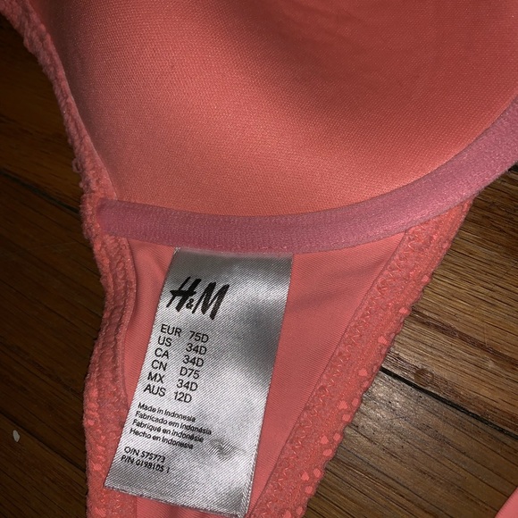 Crochet Coral Bikini Top - Picture 3 of 3